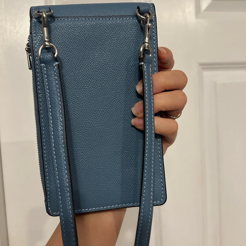 Coach Blue Crossbody cellphone Bag like new - Picture 5 of 10